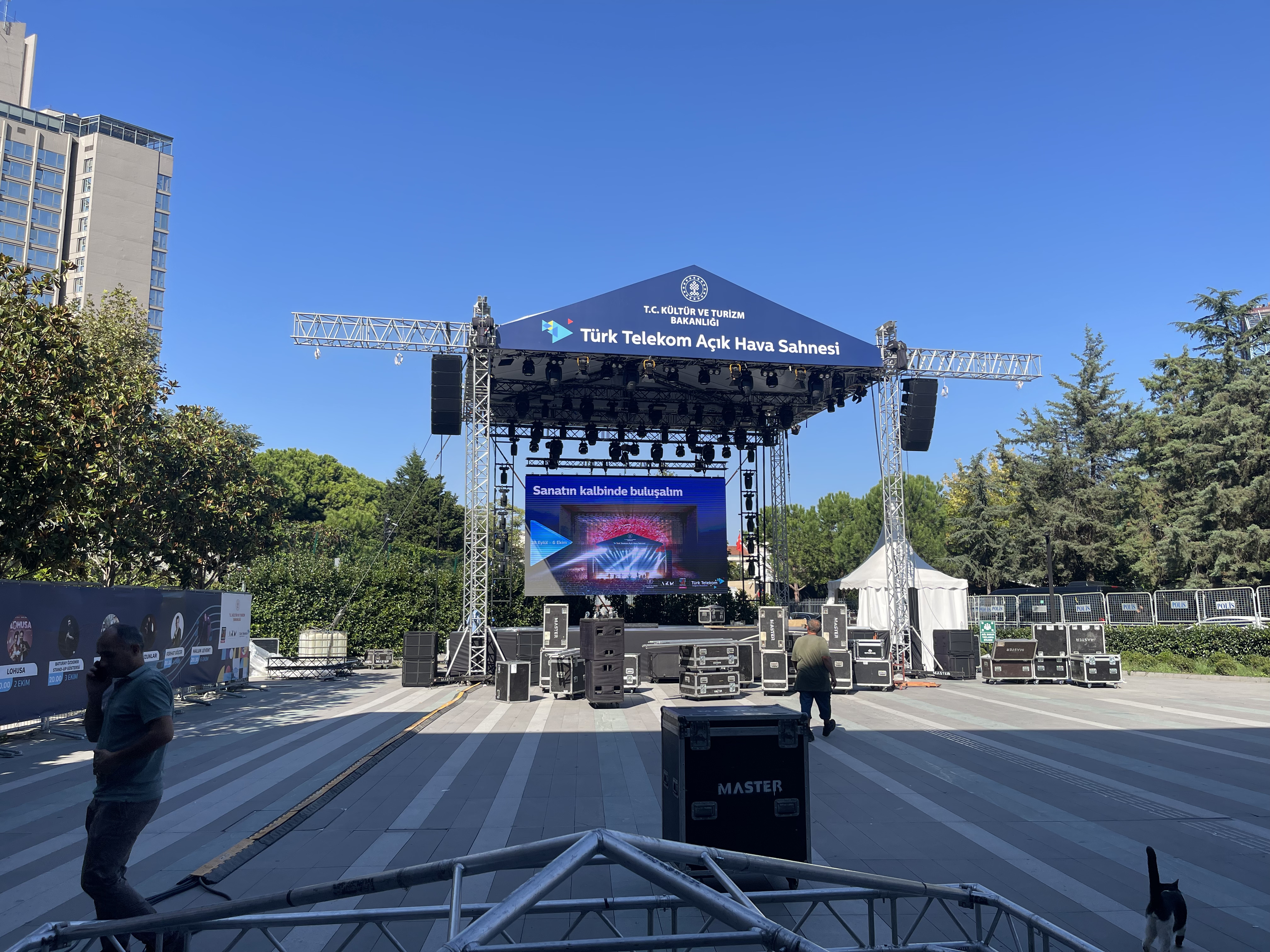 LED ekranlı kurumsal lansman sahnesi